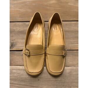 NWT Easy Spirit Slip On Loafer Leather Shoes Women's Size 6WW Light Natural Love